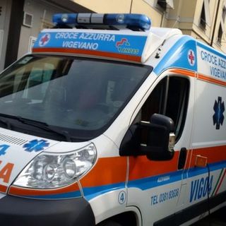 Vigevano: tamponamento fra due auto in viale Industria, ferita lievemente una 23enne