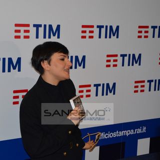 Arisa in conferenza stampa: &quot;'Mi sento bene' perché ho capito che bisogna vivere e volersi bene&quot;