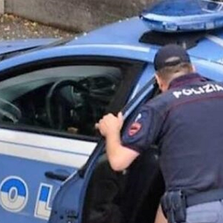 Busto: prima semina il caos in stazione, poi se la prende con le auto: denunciato due volte nel giro di un'ora