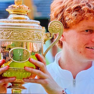 Sinner re di Wimbledon: la storia è scritta sull'erba sacra