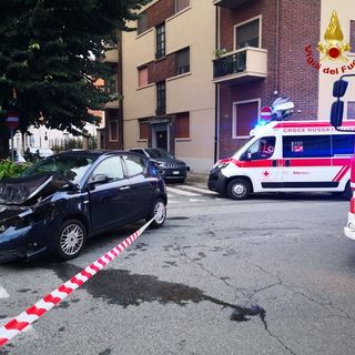 Vercelli, schianto in via Paggi: 7 mezzi danneggiati
