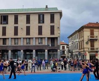 Trecate, la Festa patronale con le scuole di danza in piazza per una giornata dedicata al commercio locale