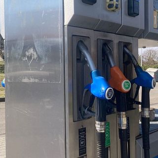 Caro-carburanti, sconto di 10 centesimi col taglio delle accise