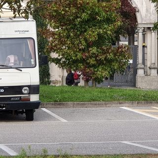 Magenta, la vita di Marco nel camper da tre mesi: “Ho perso tutto, ma sorrido e guardo avanti”