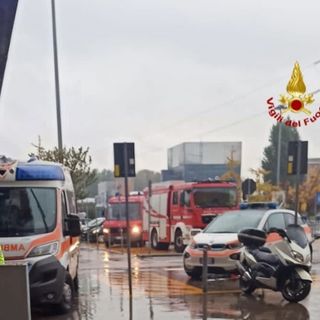 Sostanza irritante nell'aria: evacuate mille persone all'Ikea di Corsico