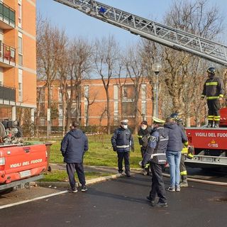 Magenta: appartamento in fiamme nel quartiere popolare di via Manin, fuoco partito da un braciere per l’incenso