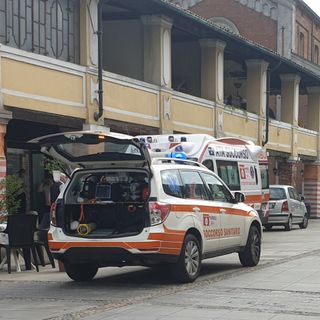 Magenta: tragedia in piazza Liberazione, non ce l’ha fatta la donna colpita da arresto cardiaco