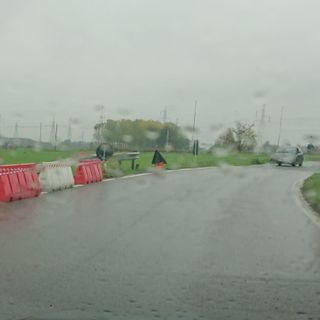 Bernate Ticino: automobilista sbatte contro il guard rail all’ingresso di Casate