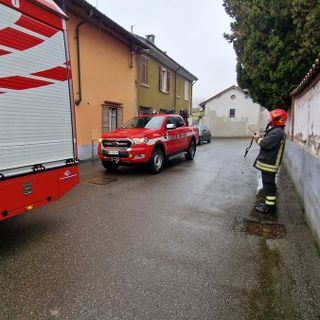 Pieve del Cairo: fumo denso da una canna fumaria, intervengono i Vigili del fuoco