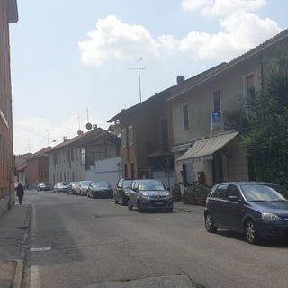 Lite tra due donne fuori da un bar di Abbiategrasso: 54enne finisce in ospedale
