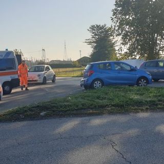 Scontro sulla SS11 a Magenta al confine con Marcallo: quattro auto coinvolte