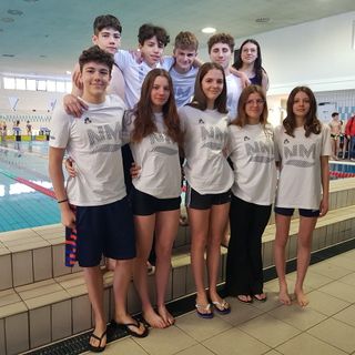 (Nella foto: gli atleti dell’H2Sport che hanno gareggiato al Trofeo di Ispra)