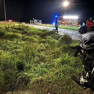 Mede: scontro auto-furgone nella rotatoria sulla provinciale 194, ferite due persone
