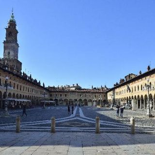 Coronavirus, nuova stretta dopo l'Epifania? Ipotesi zona rossa tutti i weekend e spostamenti limitati