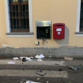 Il Postamat preso d'assalto dai banditi in via Cattaneo