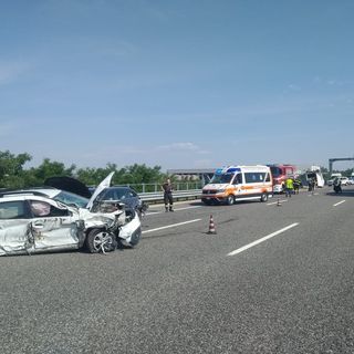 Carambola in A9 tra Saronno e Turate: cinque feriti e un furgone ribaltato