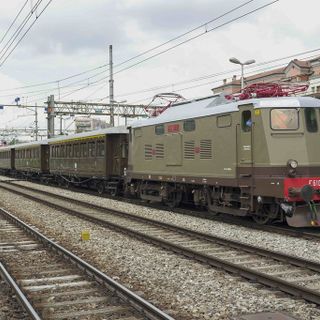 Trenord, il treno storico festeggia 100 anni con otto corse verso i laghi