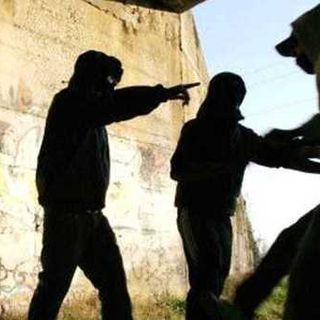 Pavia: 20enne aggredito da cinque minori