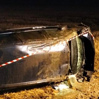 L'auto uscita di strada sulla Robbio-Nicorvo
