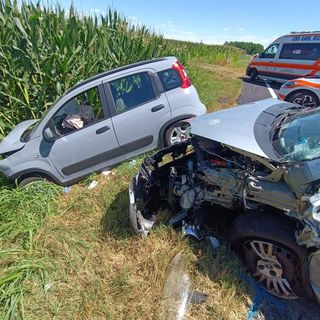 Mortara: scontro tra auto sulla provinciale 494, ferite tre persone