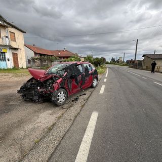 Valle: camion carico di fanghi si scontra con un'auto, illesi i conducenti