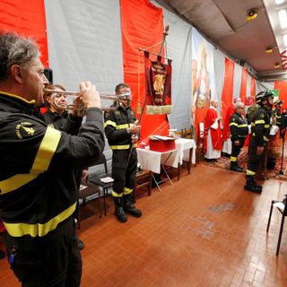 Pavia, i Vigili del fuoco festeggiano Santa Barbara
