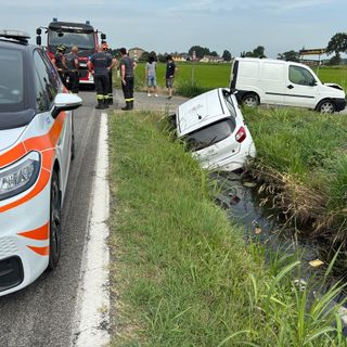 Ferrera: scontro furgone-auto sulla statale 756, soccorse tre persone