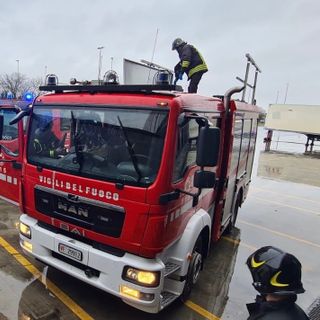 Torrevecchia Pia: operaio schiacciato da un mezzo in azienda logistica, trasportato al San Matteo