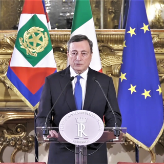 Draghi conquista la fiducia alla Camera con 535 sì
