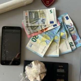 San Genesio: fermato con 90 grammi di stupefacenti, aggredisce gli agenti. In manette pusher 20enne