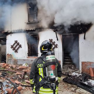 Oltrepò: le fiamme divorano un'abitazione a Colli Verdi
