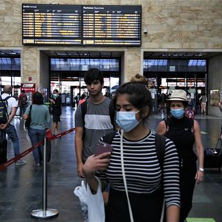 Covid, ecco le nuove regole per treni, bus e taxi