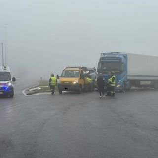 Mede: tragico incidente stradale all'alba sulla statale 756, muore un 22enne