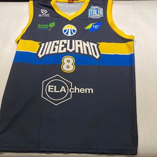Basket: le maglie della storica promozione in serie A2 all'asta per sostenere le trasferte dei tifosi gialloblu