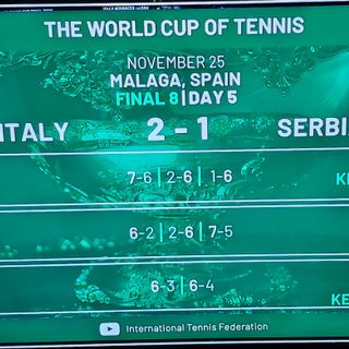 Irresistibile Sinner, batte due volte Djokovic e con Sonego ci porta in finale di Coppa Davis
