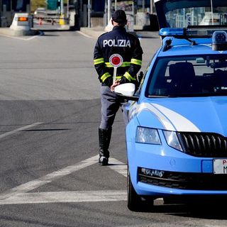 Scontri fra tifosi, domenica di follia sull'A1: un ferito, traffico bloccato e 15 chilometri di code