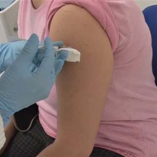 Asst Pavia cerca medici specializzandi per gli hub vaccinali di Vigevano e Voghera