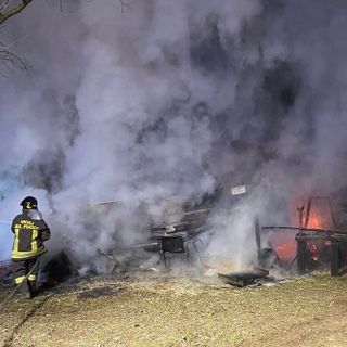Lomello: rogo di una baracca sulla provinciale 211, i Vigili del fuoco domano le fiamme in 2 ore
