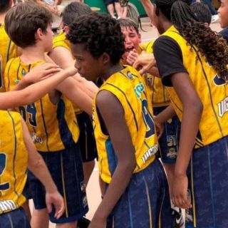 Basket, sei nato/a nel 2011 o 2012 e vuoi giocare a basket? Stasera al palaELAchem iniziano gli allenamenti