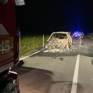 Pieve del Cairo: incendio divora un suv sulla ex statale 211