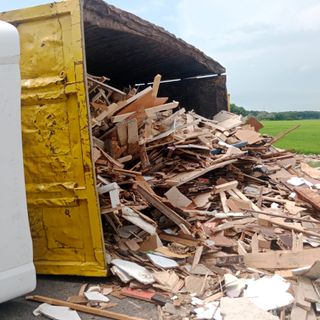 Ceretto: camion si ribalta sulla provinciale 26, strada chiusa per alcune ore. Feriti lievemente due 36enni