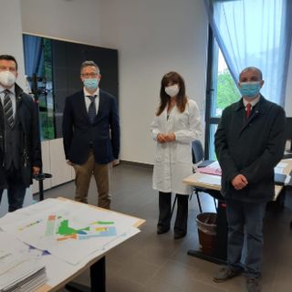 Il Commissario Straordinario di ASST Pavia, Dott. Marco Paternoster, con il Direttore Medico di Presidio Dott.ssa