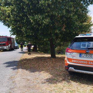 San Martino Siccomario, esce di strada con l'auto e finisce in un canale. Muore una donna