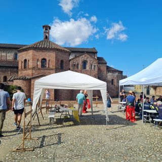 Lomello, grande successo per la camminata intorno alla basilica di Santa Maria Maggiore. Percorsi 2mila chilometri in 24 ore