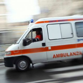 Gravellona: esce di strada con l'auto sulla provinciale 192, ragazza 24enne trasportata in codice giallo all'ospedale