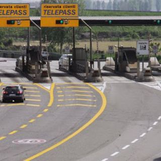 Riqualificazione delle pensiline, nottata di lavori e chiusure sull'Autostrada dei Laghi