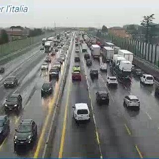 Le code di questa mattina sull'Autostrada dei Laghi dalle immagini della webcam di Autostrade