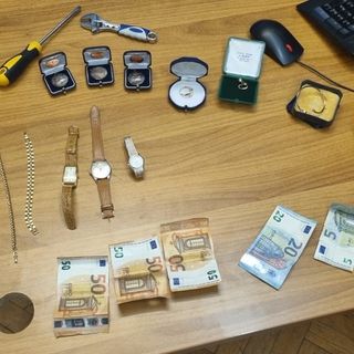 La refurtiva rinvenuta dalla polizia di Busto addosso alle due baby ladre