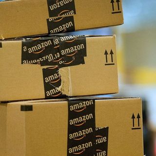 Amazon cerca fornitori di beni e servizi per il centro di Novara