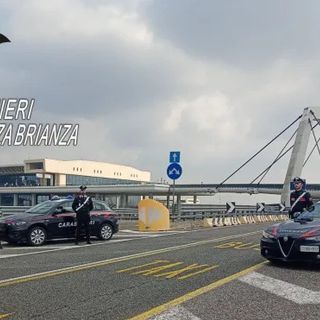 Spacciatore di droga fermato dai carabinieri a Malpensa: era già sull'aereo pronto a decollare per l'Albania